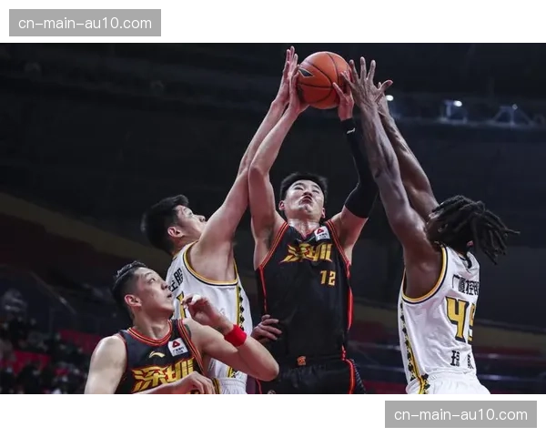 杨腾飞三分命中，吉林队末节与深圳队得分交替直至终场