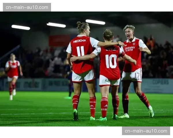 吉拉西破门得分，弗赖堡前锋面对旧主表现抢眼